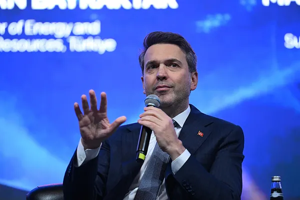 inres-2026-basladi-bakan-bayraktar-turkiye-enerjide-merkez-ussu-olacak-1779450960032.jpeg