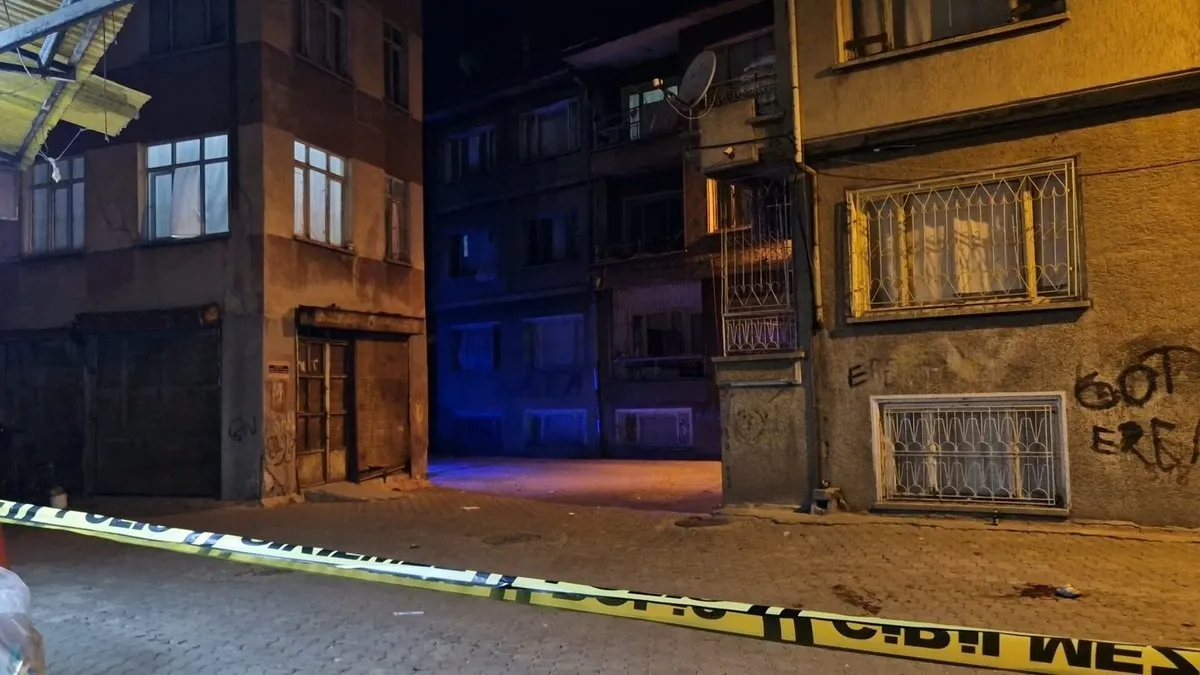 Sokakta yürüyenlere silahlı saldırı! 1’i çocuk 3 yaralı