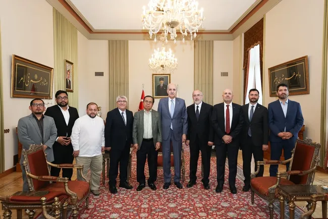 tbmm-baskani-kurtulmus-filipinlerin-bangsamoro-ozerk-bolgesi-kurucu-basbakani-ibrahim-ile-gorustu-1782918807231.jpg