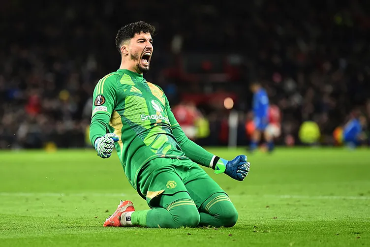 Son dakika haberi: Altay Bayındır yine damga vurdu! Ada basının gündeminde...