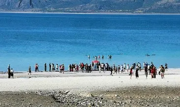 Salda Gölü’ne giren 13 yaşındaki çocuk boğuldu
