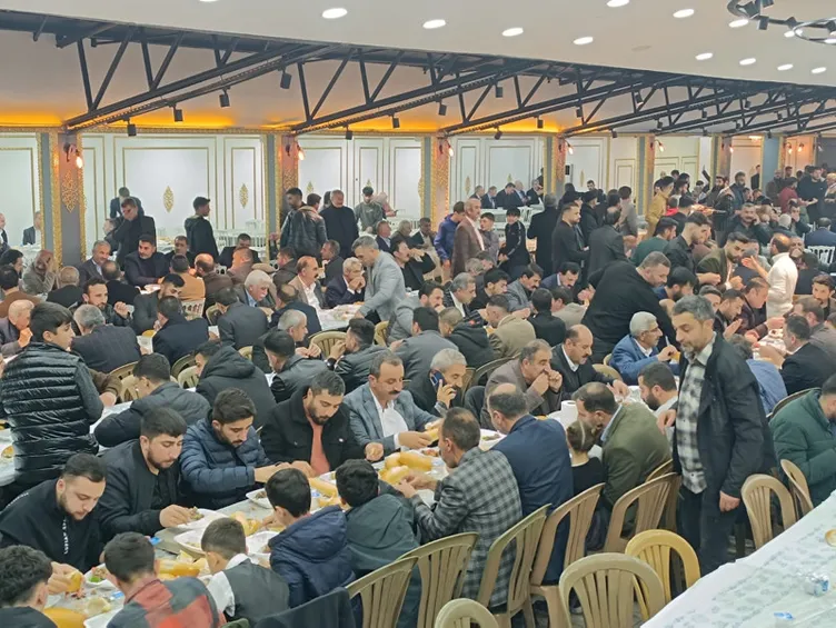 Böyle düğün görülmedi: 100 koyun kesildi! Geline kilo kilo altın takıldı!