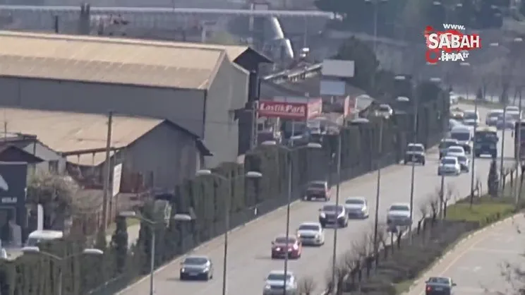 Karabük'te akan trafikte ters yönde ilerleyen trafik magandası kamerada | Video
