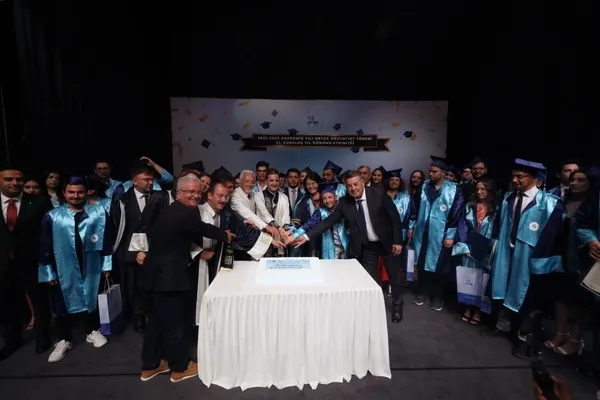 deu-41-yilini-mezunlariyla-kutladi-1689935746817.jpg