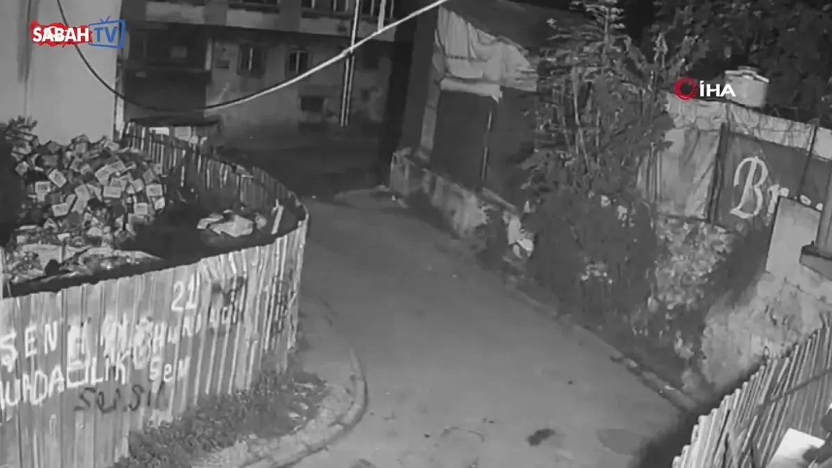 Fatih’te motosikletli şüpheliler haraç istedikleri mekanı böyle kurşunladı | Video videosunu izle Fatih’te motosikletli şüpheliler haraç istedikleri mekanı böyle kurşunladı | Video videosunu izle