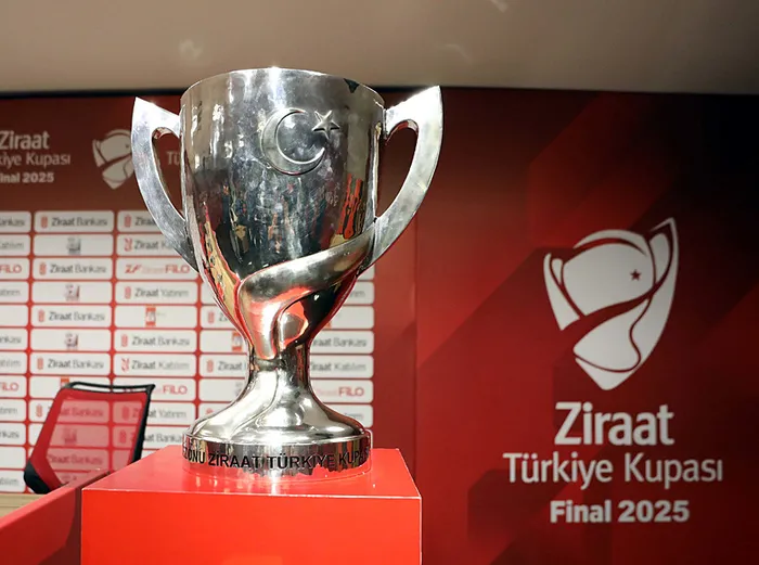 turkiye-kupasi-finali-galatasaray-trabzonspor-macinin-11leri-belli-oldu-atvde-futbol-soleni-canli-1747238157221.jpeg
