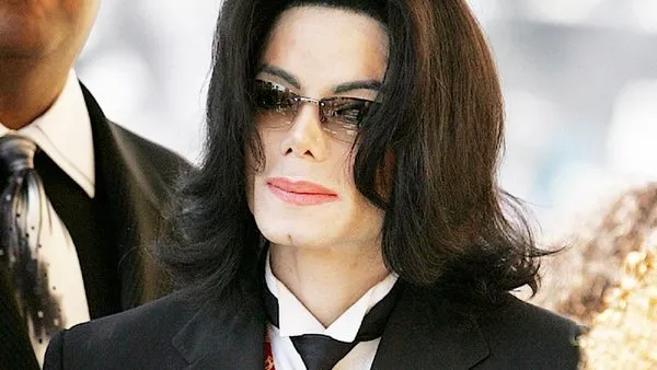 Michael Jackson'ın balkondan sarkıttığı oğlu büyüdü!