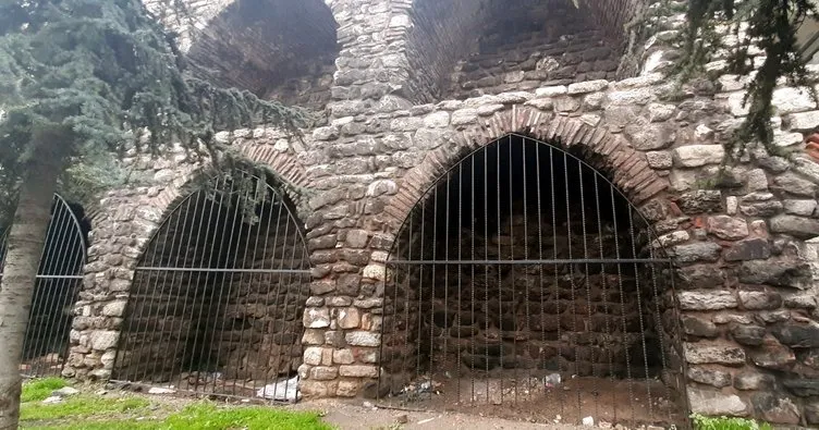 Tarihi surlar demir kafeslerle kapatıldı