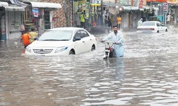 Pakistan’da yağışlar evleri yıktı: 6 ölü