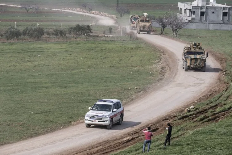 Suriye sınırına askeri sevkiyat sürüyor! Vatandaşlar hoparlörden Fetih Suresi’ni okudu
