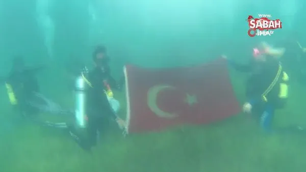 Su altında Cumhuriyet’i kutladılar | Video