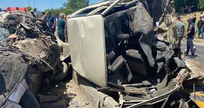 Bolu'da kavşakta 4 otomobilin karıştığı kaza: 2 ölü, 3 yaralı #bolu