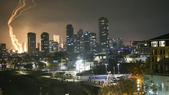 katil-netanyahuya-buyuk-ofke-tel-avivde-halk-ayaklandi-1774726491496.jpg Katil Netanyahu’ya büyük öfke: Tel Aviv’de halk ayaklandı!