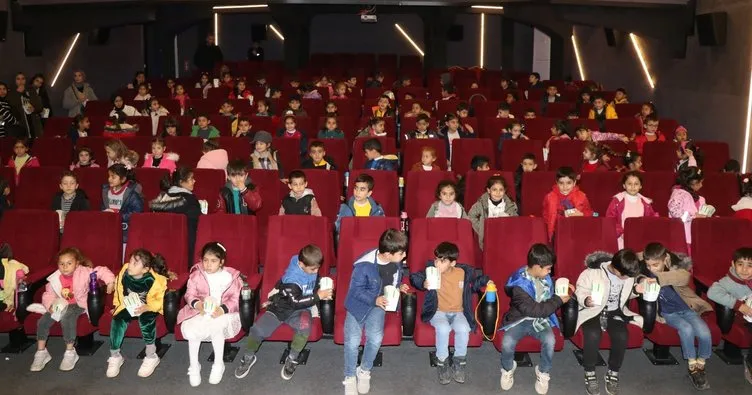 Şanlıurfa’da dijital sinema salonu minikleri misafir etti