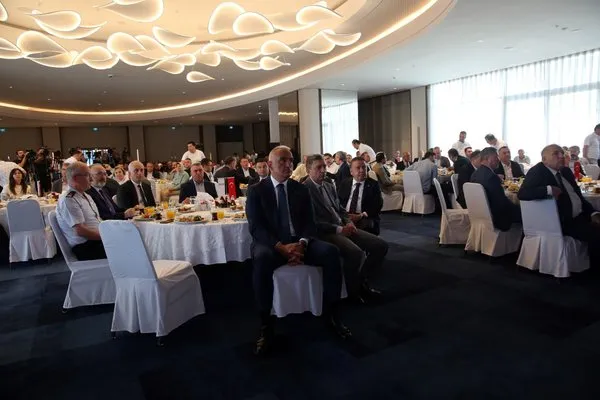 bakan-ersoy-turkiyenin-2025-turizm-hedefi-64-milyar-dolar-gelir-1747989299793.jpg