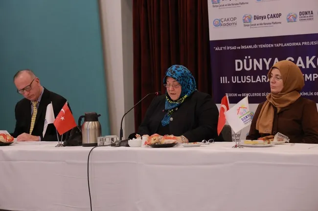 dunya-cocuk-ve-aile-koruma-platformundan-lgbt-cikisi-ozgurluk-maskesinin-ardinda-mahkumiyet-var-1701964064302.jpeg Dünya Çocuk ve Aile Koruma Platformu’ndan LGBT çıkışı: “Özgürlük maskesinin ardında mahkumiyet var”