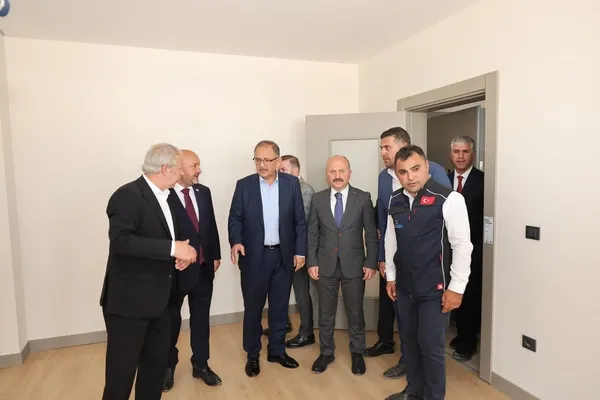 bakan-ozhaseki-kalici-deprem-konutlarinin-tamamini-2025-sonuna-kadar-teslim-edecegiz-1718381214918.jpg