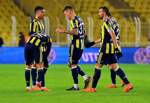Fenerbahçe soyunma odası karıştı!