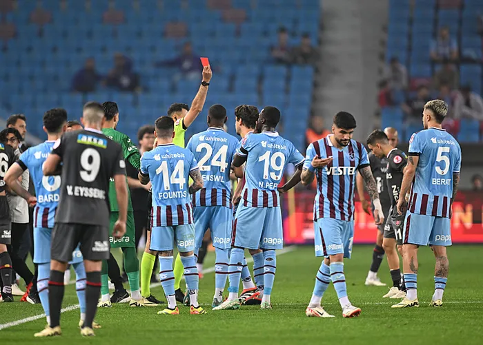 son-dakika-trabzonspor-haberleri-enis-destanin-annesinden-flas-tepki-sanki-adam-oldurmus-1714215956458.jpeg
