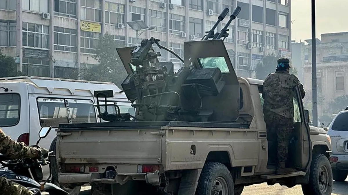 ABD destekli Suriye Özgür Ordusu, Humus’un Tedmur ilçesinde rejime karşı ilerliyor ABD destekli Suriye Özgür Ordusu, Humus’un Tedmur ilçesinde rejime karşı ilerliyor