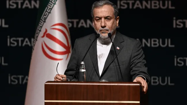 iran-disisleri-bakanindan-trumpa-haziranda-yaptiginiz-hatayi-tekrarlamayin-1768428936586.png İran Dışişleri Bakanı’ndan Trump’a: “Haziran’da yaptığınız hatayı tekrarlamayın”