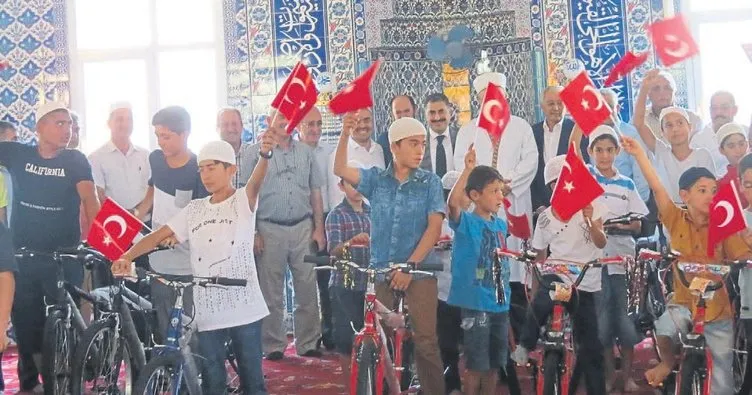 Camiye giden çocuklar bisiklet ödülünü kaptı