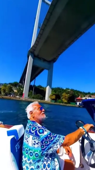 Fedon milyonluk Watercar’ıyla Boğaz’da şov yaptı! Şarkıcının ’FED10’ isimli lüks oyuncağı yerli malı...