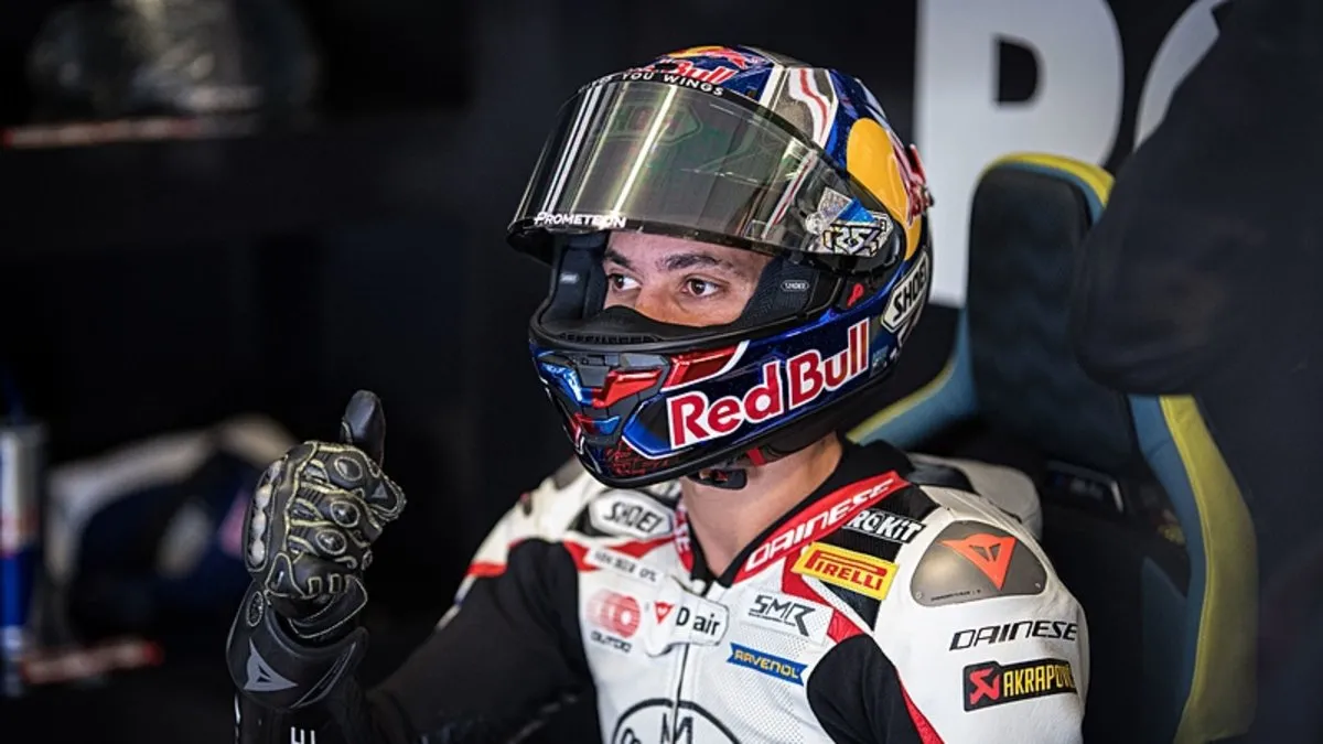 Toprak Razgatlıoğlu, İngiltere’de üçte üç yaptı Toprak Razgatlıoğlu, İngiltere’de üçte üç yaptı