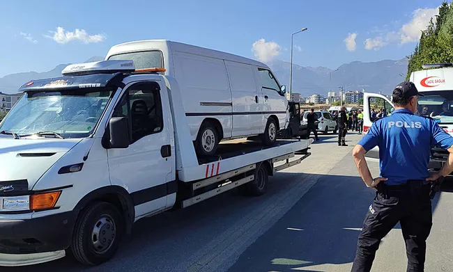 son-dakika-denizlide-korkunc-infaz-yol-kesip-pompali-tufekle-dehset-sacti-1-olu-2-yarali-1759756323148.jpeg SON DAKİKA: Denizli'de korkunç infaz! Yol kesip pompalı tüfekle dehşet saçtı! 1 ölü 2 yaralı