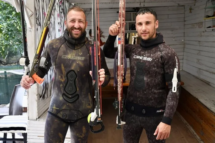 Dalgıçlar denizde zıpkınla avladı: Tam 320 kilo değeri ise…