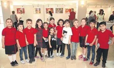 4 yaşında ilk sergisini açtı