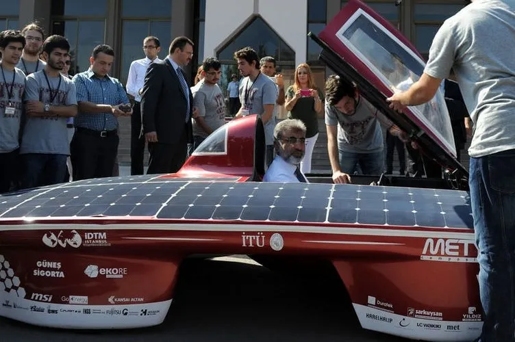 Bakan Taner Yıldız güneş enerjili araba kullandı