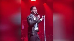 Şarkıcı Emir Can İğrek’ten sahnede bomba ’aşk’ itirafı! | Video