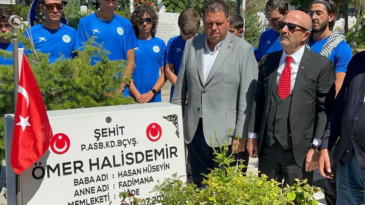 Aksakallı’dan Ömer Halisdemir’in kabrine ziyaret