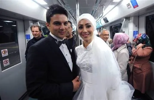 Marmaray’da düğün fotoğrafı