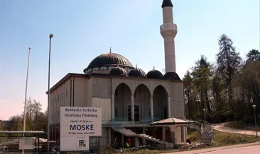 İslam düşmanları Stockholm Camisi’ni hedef aldı: Kur’an-ı Kerim’in üzerine ırkçı mesaj bıraktılar