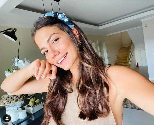 Doktorlar&#39;ın Ela&#39;sıydı sosyeteye gelin oldu... Yasemin &#214;zilhan&#39;ın s&#252;per l&#252;ks evi g&#246;renleri b&#252;y&#252;ledi!