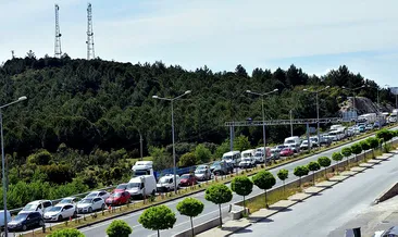 Muğla’da salgına rağmen inanılmaz görüntüler ortaya çıktı! Araç kuyruğu 4 km...