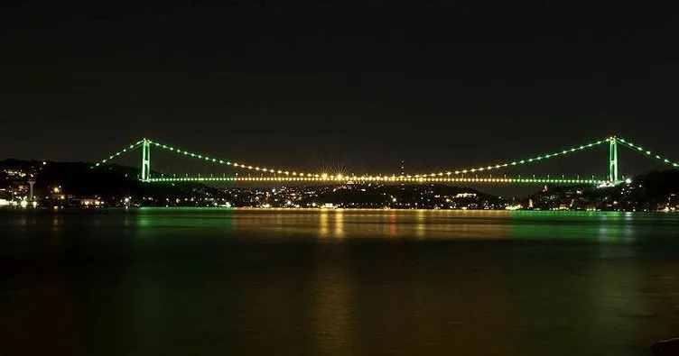 FSM Köprüsü Brezilya bayrağının renklerine büründü