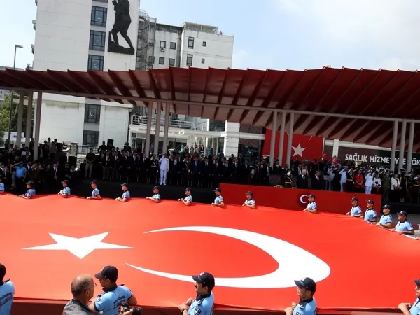 istanbulda-zafer-bayramnin-103uncu-yili-coskusu-yasandi-1756562033482.jpg