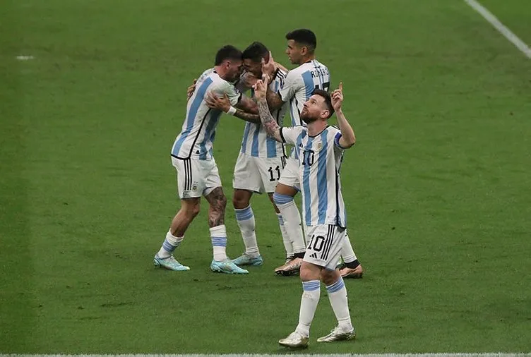 Son dakika haberi: Arjantin-Fransa maçından sonra Emiliano Martinez’den olay hareket! Tarihi maça damga vuran görüntü...