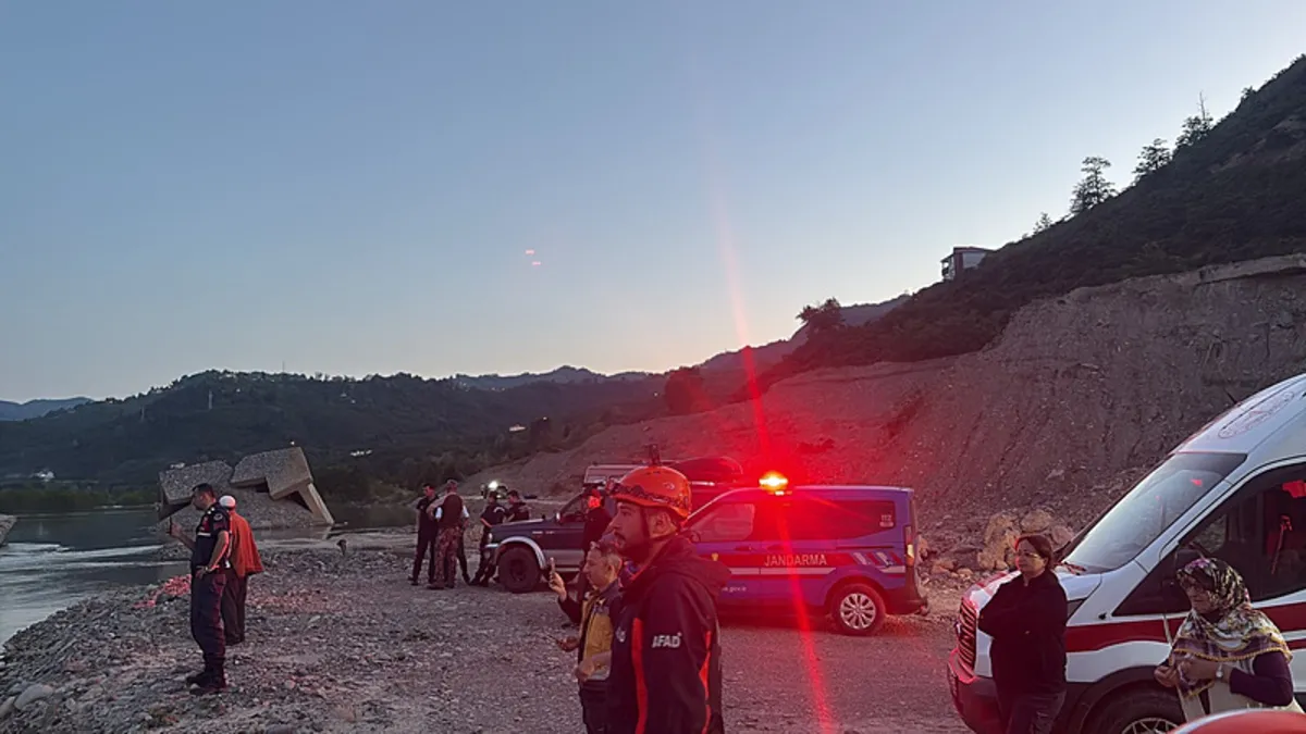 Giresun’da dere sularının yükselmesiyle mahsur kalan 2 kişi kurtarıldı Giresun’da dere sularının yükselmesiyle mahsur kalan 2 kişi kurtarıldı