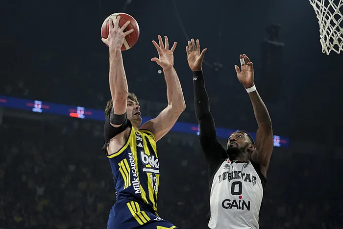fenerbahce-bekodan-besiktas-gain-karsisinda-finallerde-buyuk-ustunluk-1771789137515.jpeg