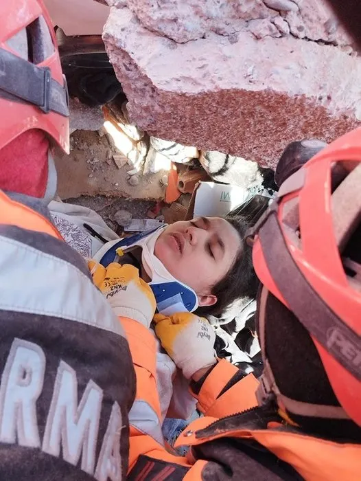 Dünya Aleyna Ölmez’i konuşuyor! gördüklerine inanamadılar: ’Başlarına gelen felakete rağmen...’
