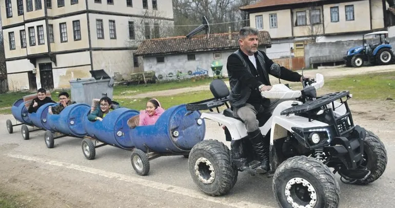 Muhtardan çocuklara mutlu eden hizmet