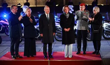 Olaf Scholz’a askeri veda töreni