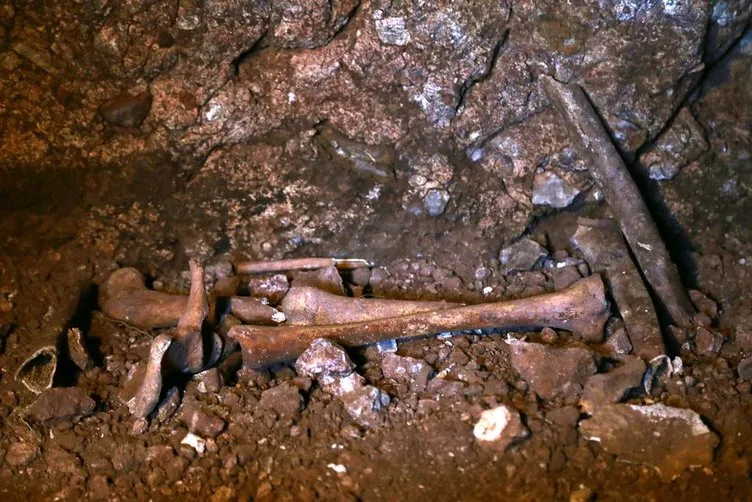 Mağarada kafatası ve kemik bulundu