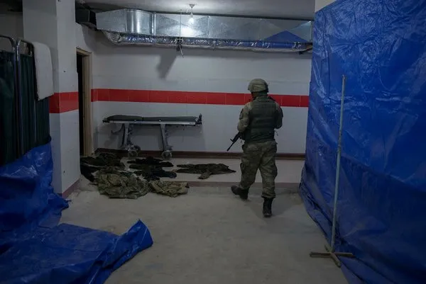 Mehmetçik Afrin'de teröristlerin tam teşekküllü yer altı hastanesine girdi