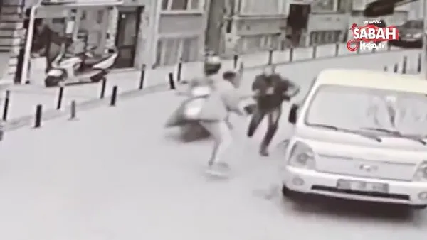 Polisten kaçan şüpheliye vatandaştan darp kamerada | Video