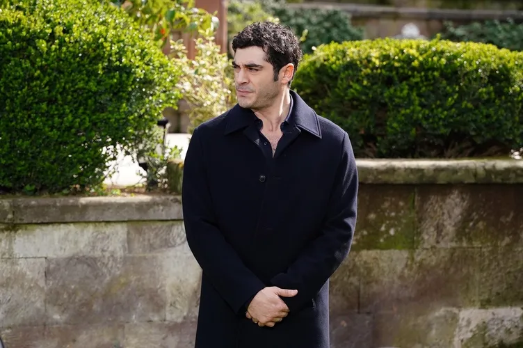 ’Bir Gece Masalı’nda Ozan Canfeza’yı kandırıyor!